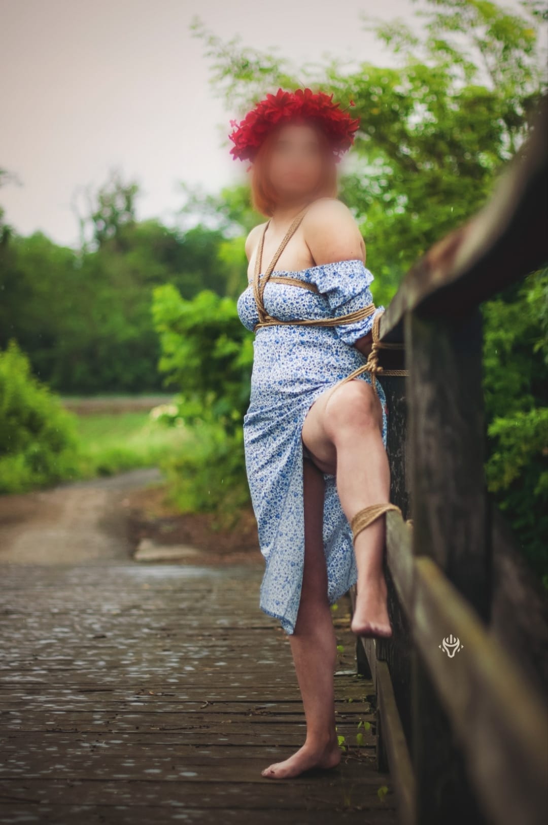 Autorska fotografia shibari — ujęcie plenerowe 10.