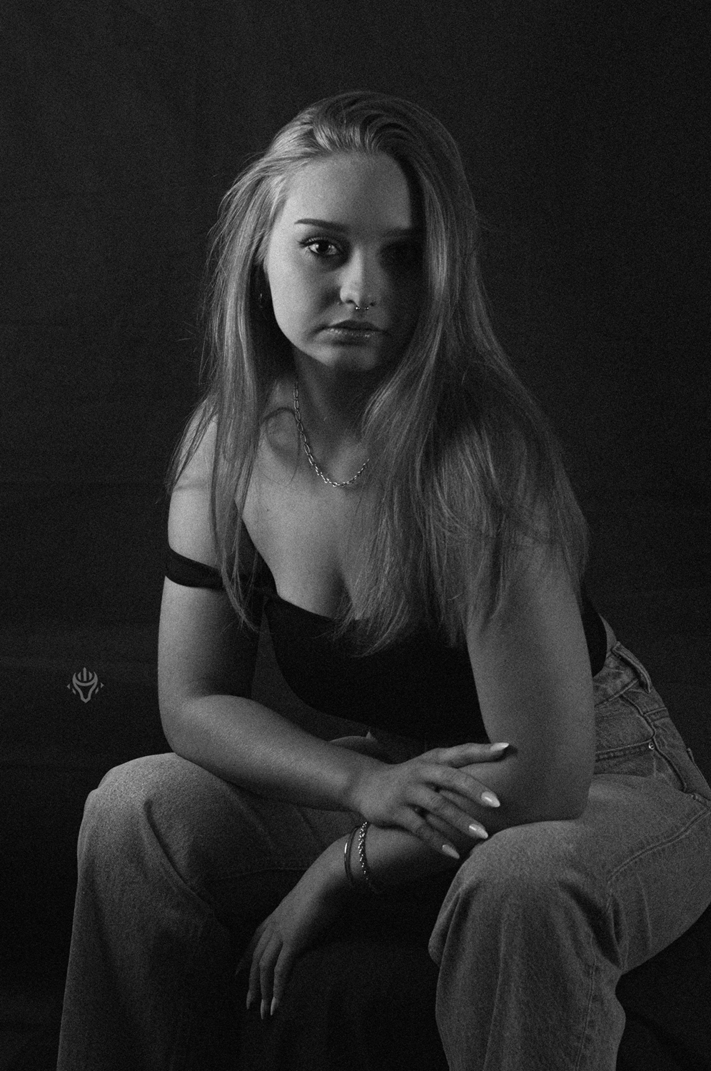 Portret czarno-biały — fotografia z autorskiej serii