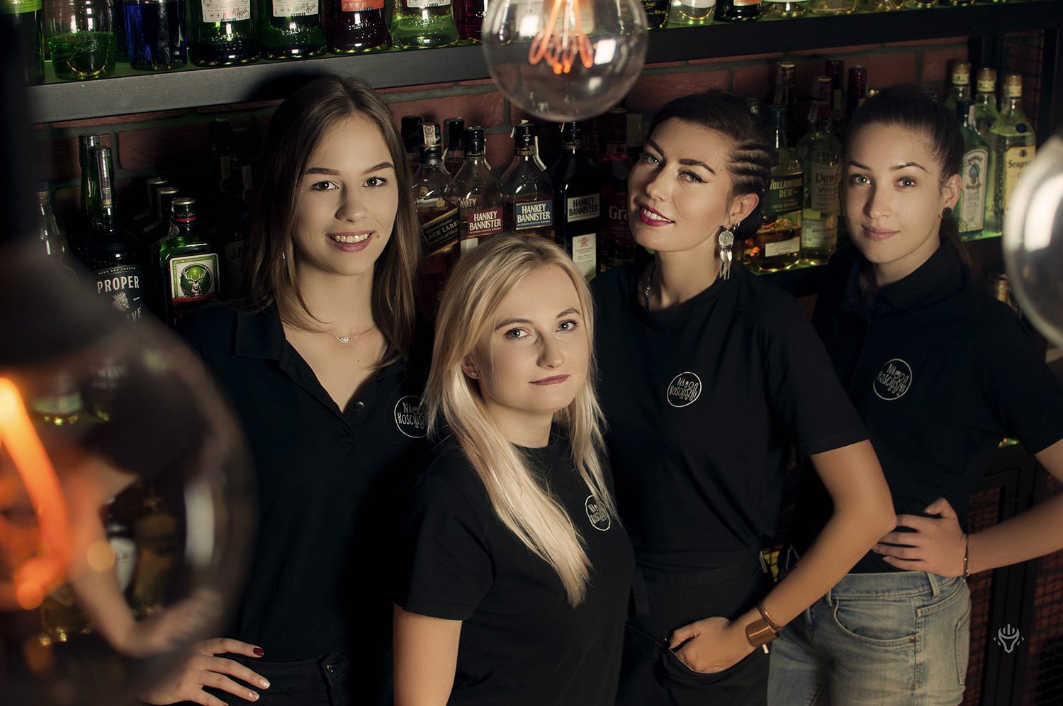 Zespół Restauracji Na Kościuszki pozuje razem.